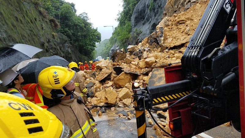 【苗柏襲港】受山泥傾瀉影響大潭道來回全封 港聞 即時新聞 頭條日報 Headline Daily 8864