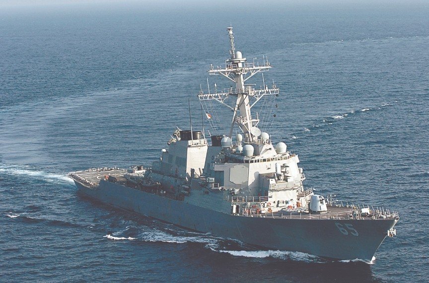 美國DDG-89及DDG-65兩艘飛彈驅逐艦航經台灣海峽。AP圖片