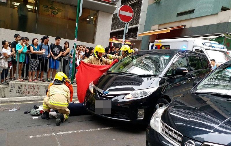 被告林深駕至西營盤正街與第一街交界,未有在「停」字標誌前完全停低,撞到一名93歲路人。資料圖片