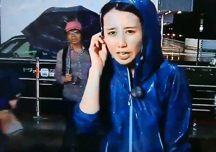 路人攝鏡。網圖
