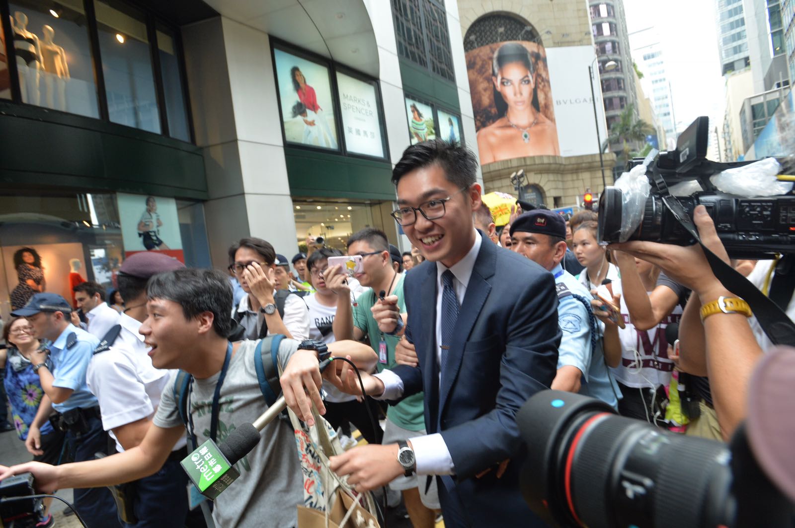 政府對FCC邀演講感遺憾,陳浩天表示如犯法可立即將他拘捕。