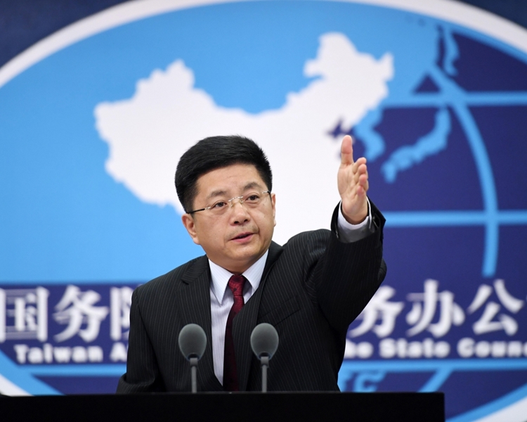 国台办指申办港澳台居住证 与修改个人所得税法
