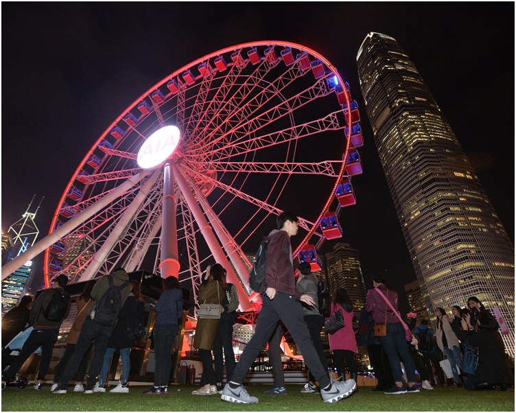 中环摩天轮故障 乘客半天吊50分钟 - 星岛头条网