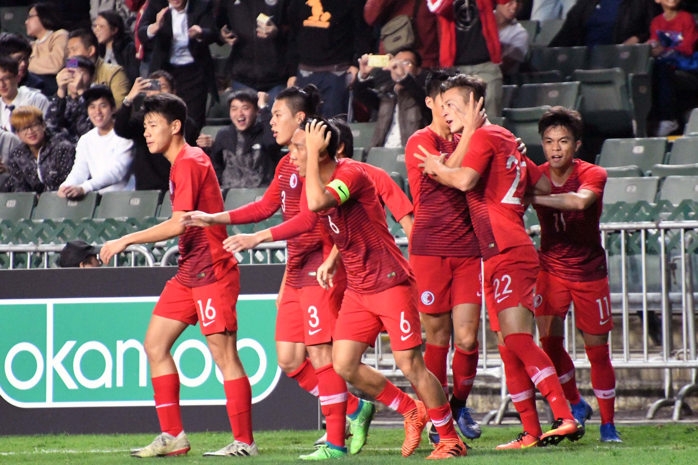 港隊(紅色球衣)4:0大勝廣東,創省港盃歷史最大勝仗。郭晉朗攝