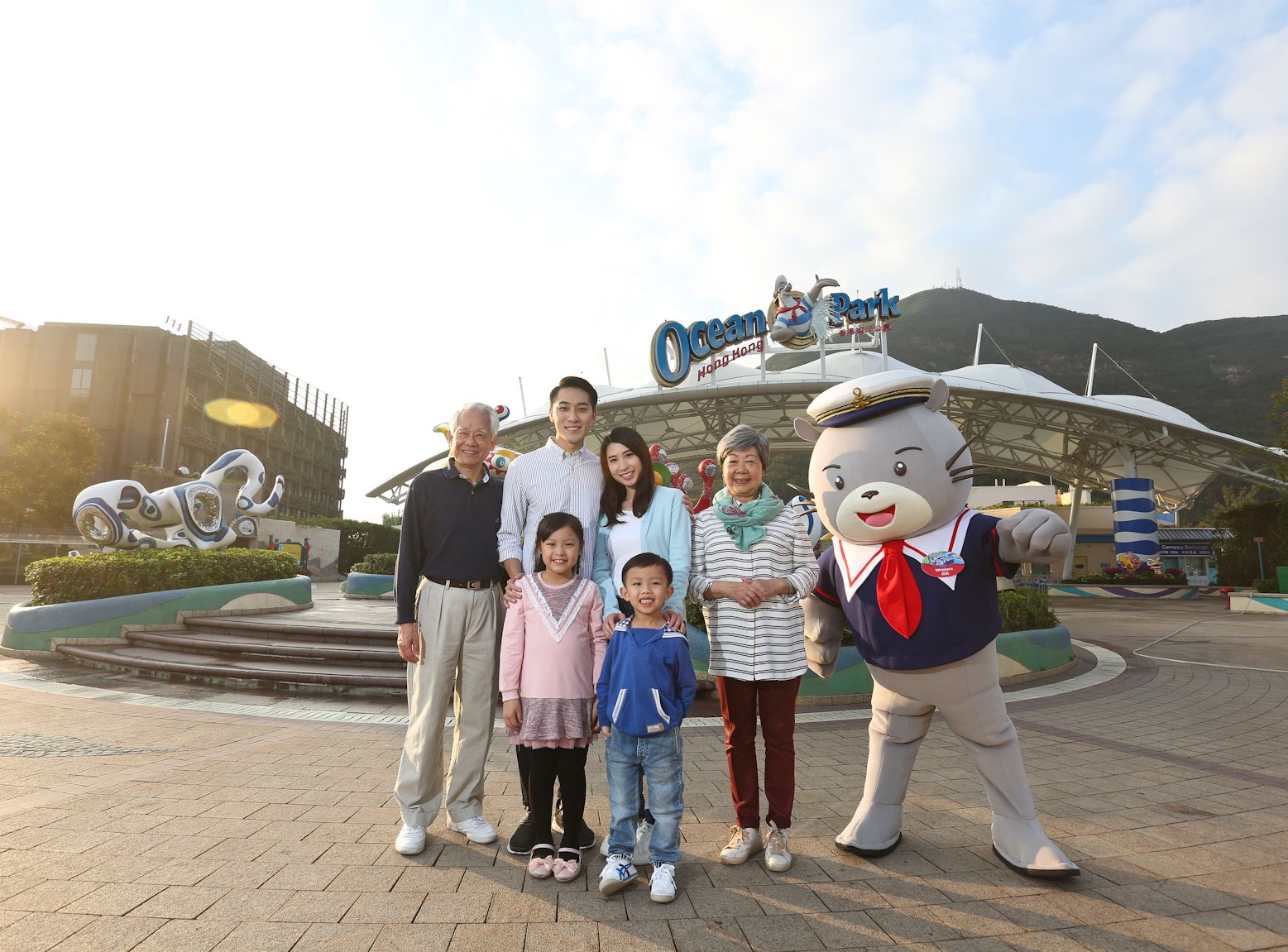 最多4位的同行親友可享門票6折優惠。海洋公園圖片
