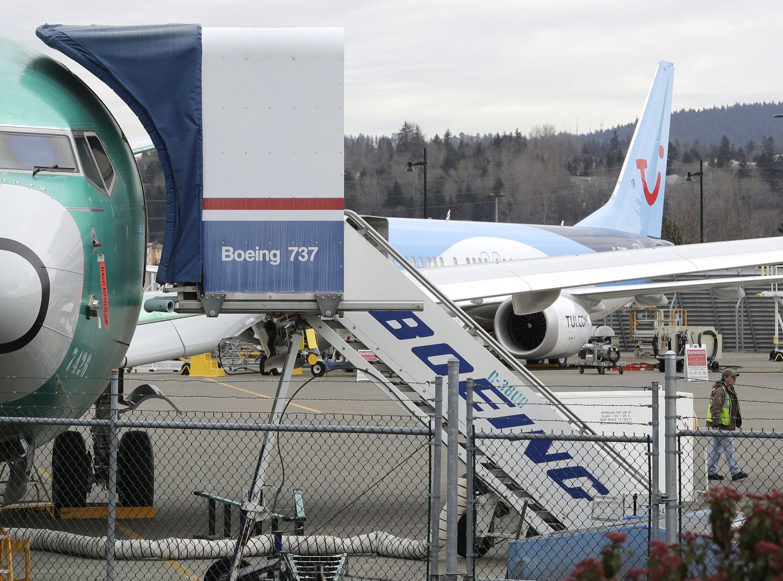 泰國民用航空主管機構宣布,出於安全考量禁飛波音737 Max 9飛機。AP