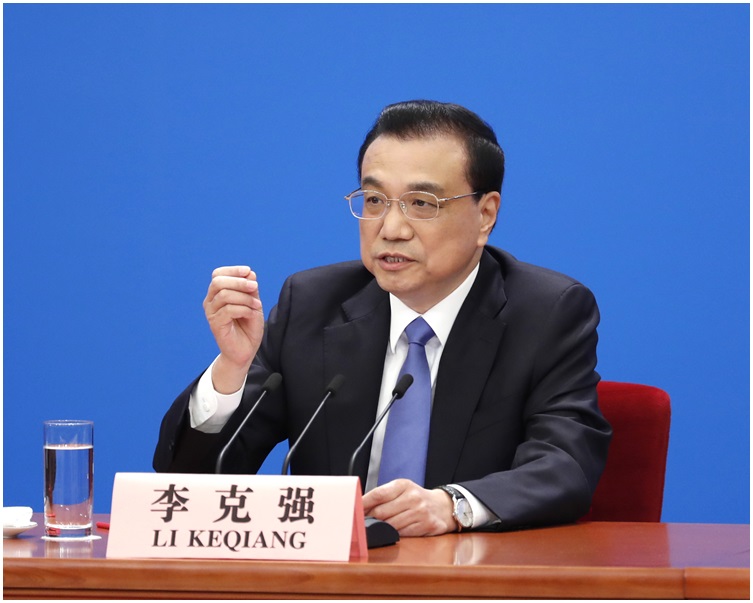 李克強在人民大會堂會見中外記者並回答記者提問。新華社