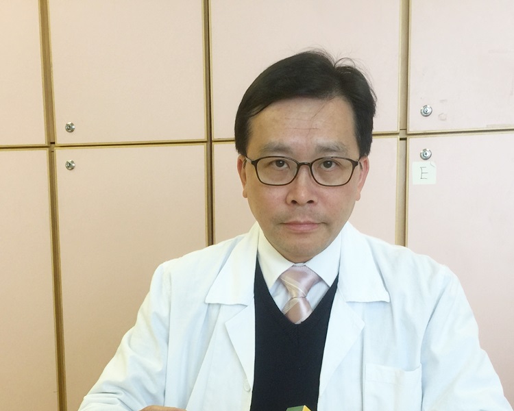 崔俊明講解為何接種麻疹疫苗後仍感染麻疹。資料圖片