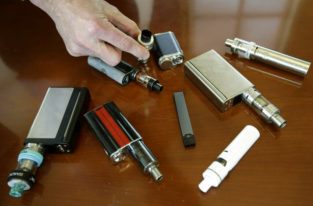 美國監管單位表示,正在調查電子煙可能導致癲癇發作的相關報告。 AP圖片