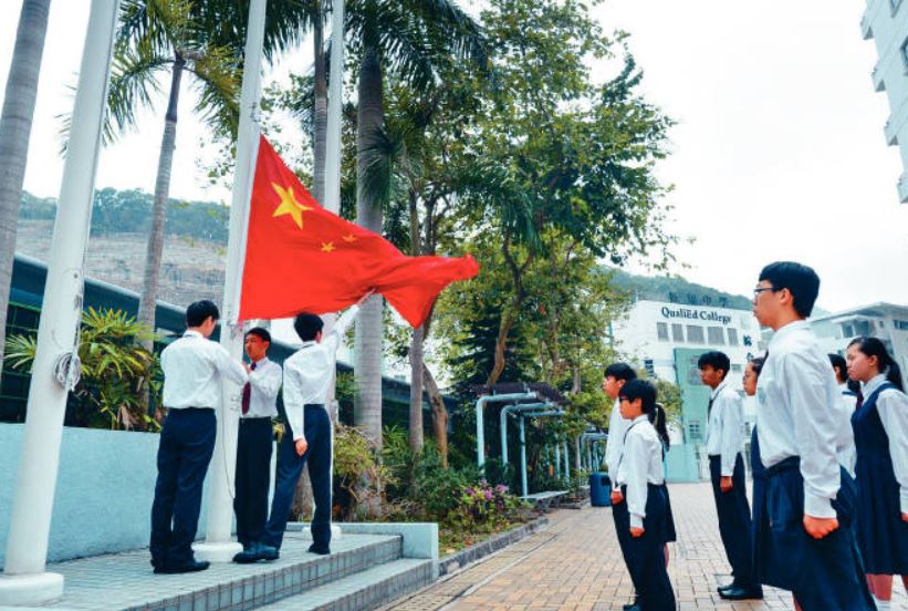 立法會正審議《國歌條例草案》,有中小學認為立法對校園影響不大。