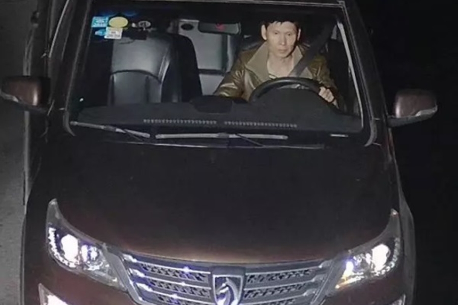 據稱兇手是兩名男子,他們駕駛一輛越野車過來,作案後便逃去。當地警方圖片