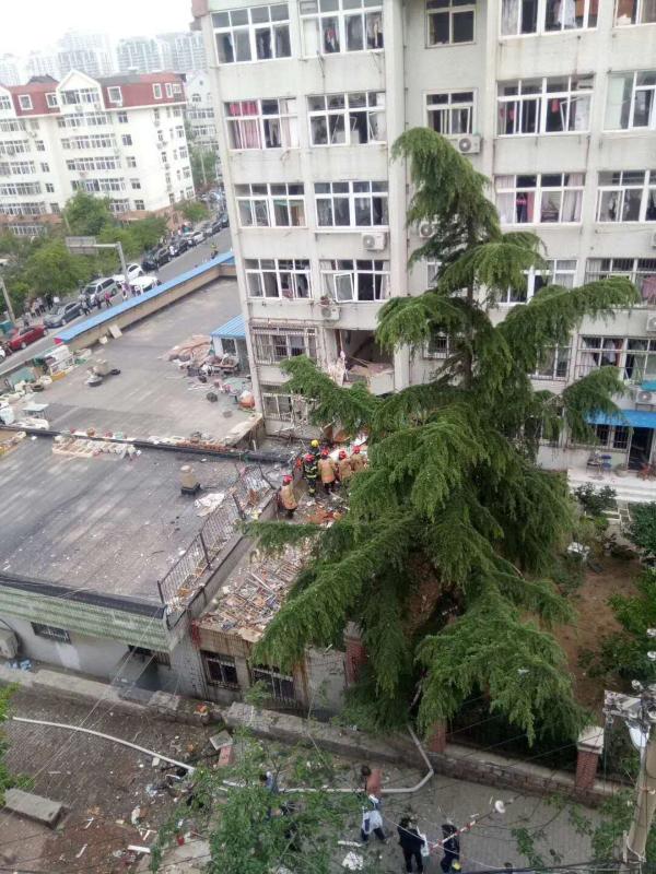 青島市市南區仙居路一住宅大樓發生爆炸。 網上圖片