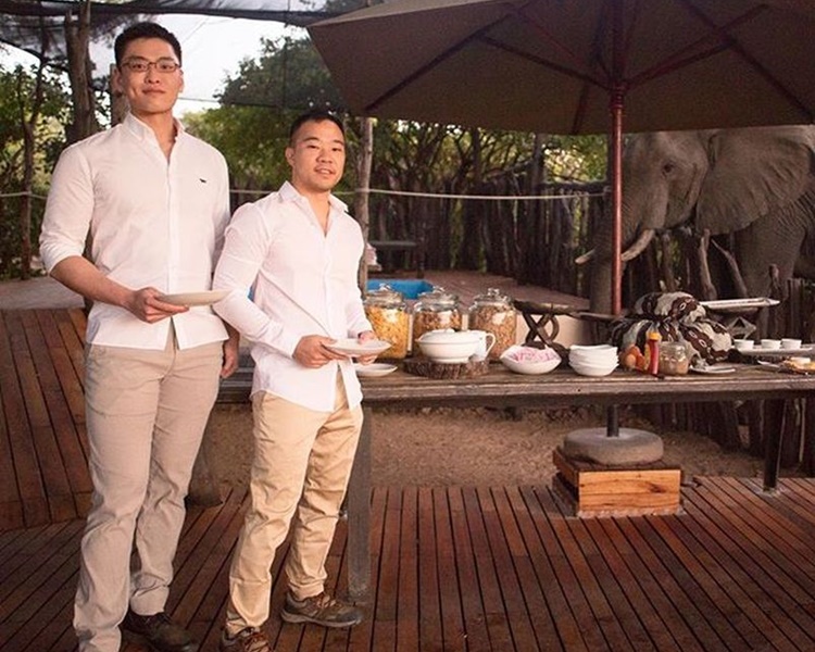 李桓武的28歲男友Yirui Heng(右) 在Instagram上傳與李桓武合照。ig