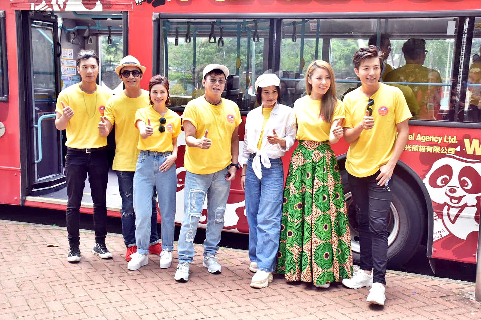 阿倫同一眾歌手由香港大球場出發,再到銅鑼灣、中環及尖沙咀。