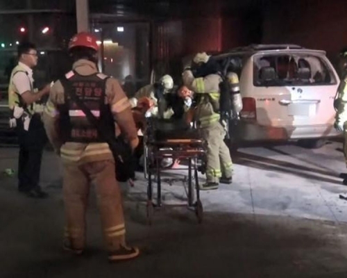 南韓日本大使館外 老翁縱火燒車全身嚴重燒傷