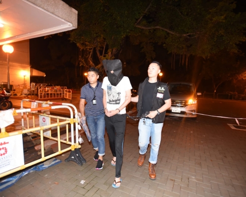 【荃灣武器庫】警方再引爆TATP炸藥 被捕疑犯押返住所搜查