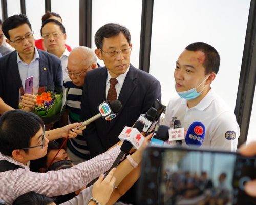 【機場集會】《環時》記者付國豪出院 指無受致命傷仍然愛香港