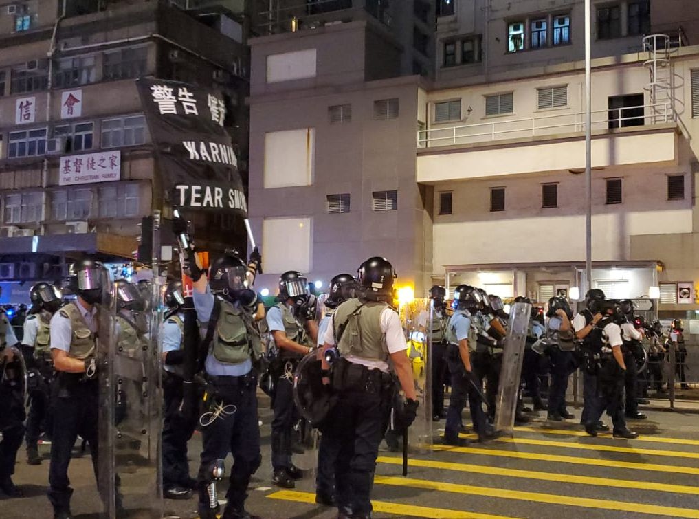 警方在深水埗多處先後施放多枚催淚彈。