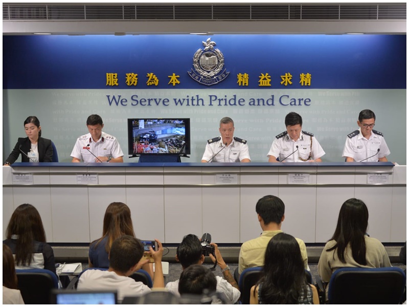 郭柏聰(中)今午已強調宗教遊行亦須通知警方。