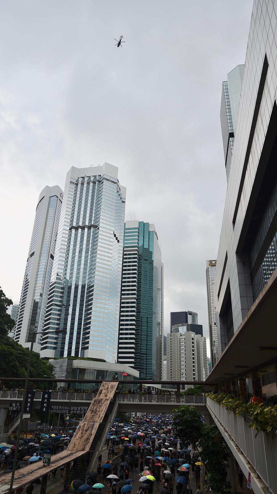 有直升機飛過。