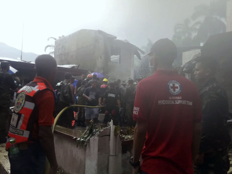 菲律賓呂宋島有小型飛機墜毀,九人死亡、兩人受傷。AP