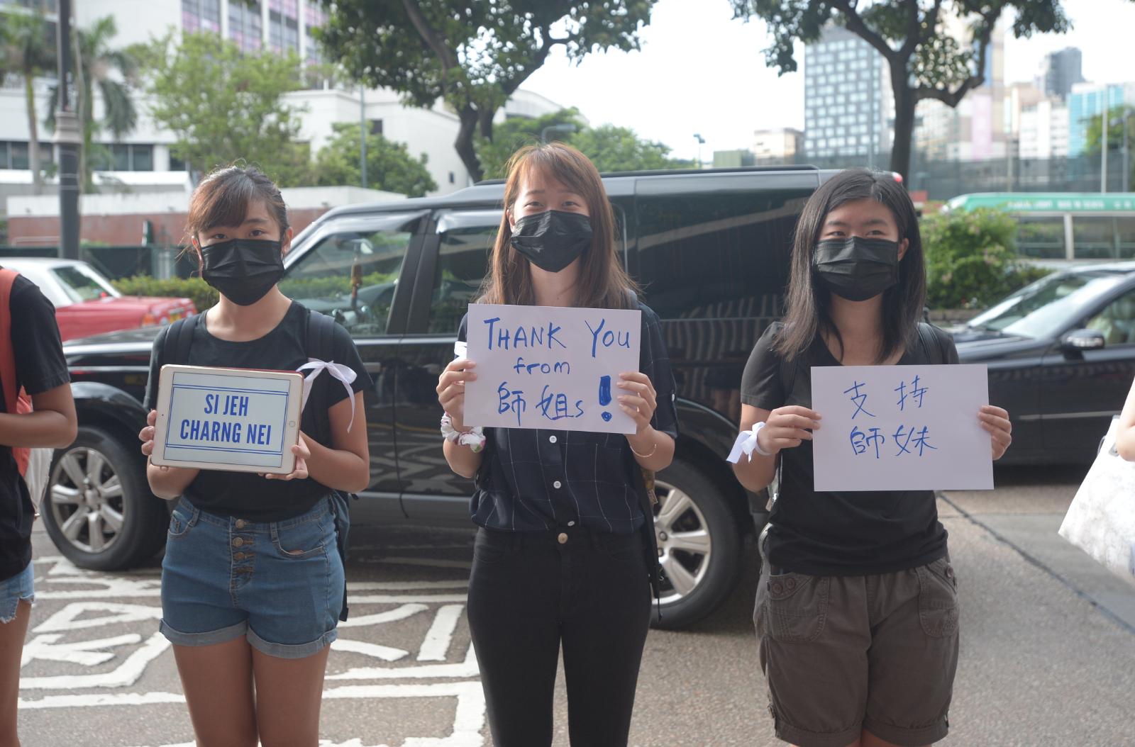 80校友聲援女拔學生。