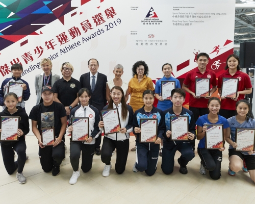 傑出青少年運動員選舉十八人獲獎