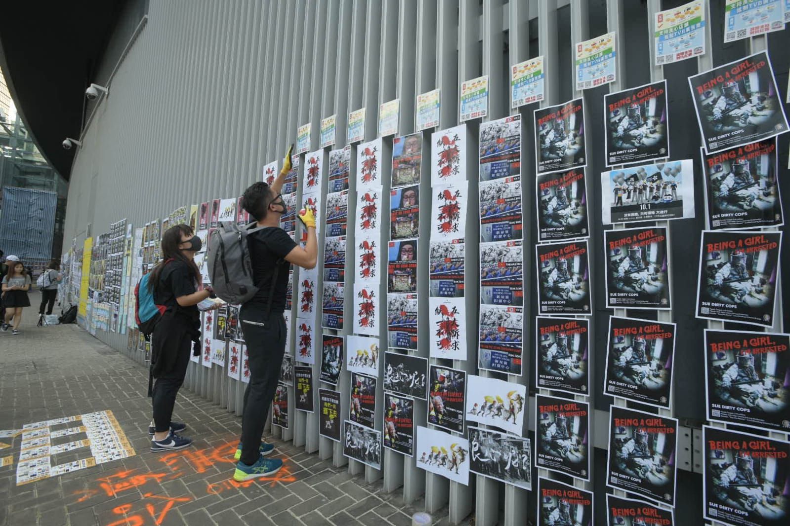 【修例風波】市民發起「連儂之路」活動 港島9地點貼文宣