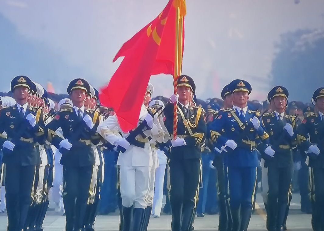 三軍儀仗隊,黨旗最前,這是第一次。