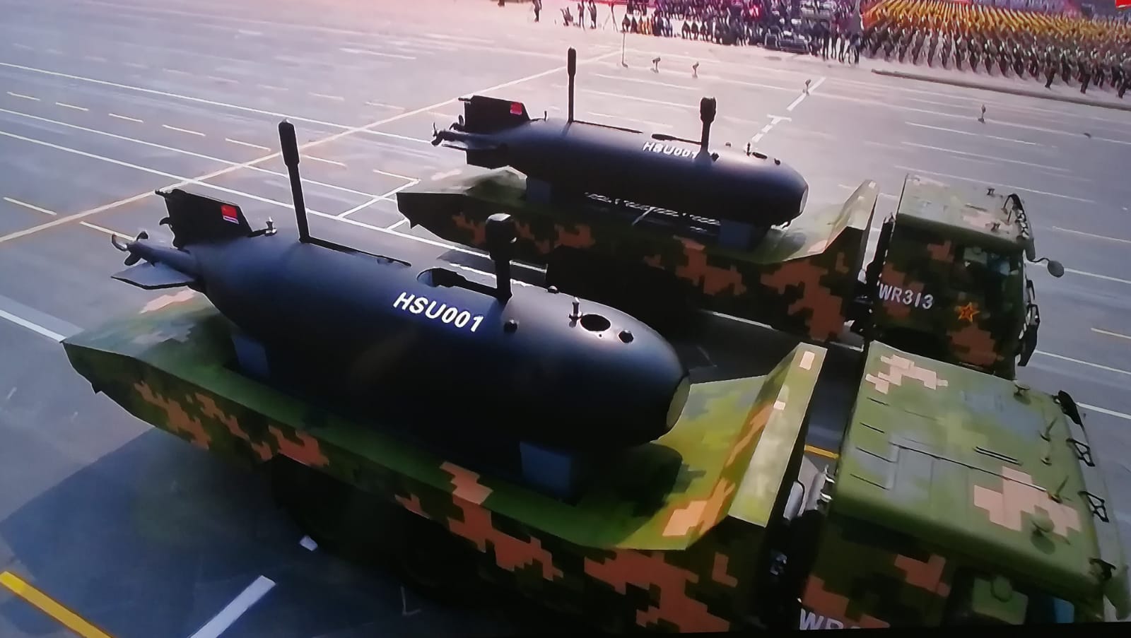 海軍無人潛艇首次亮相。