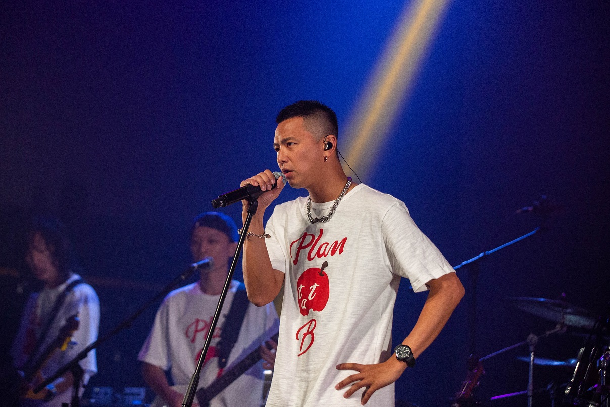 此次演唱會從音樂、視覺到服裝,都由小鬼親自策劃。