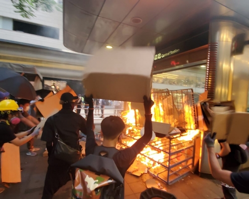 【修例風波】港鐵譴責暴徒不實指控 否認自毀設施製造亂象