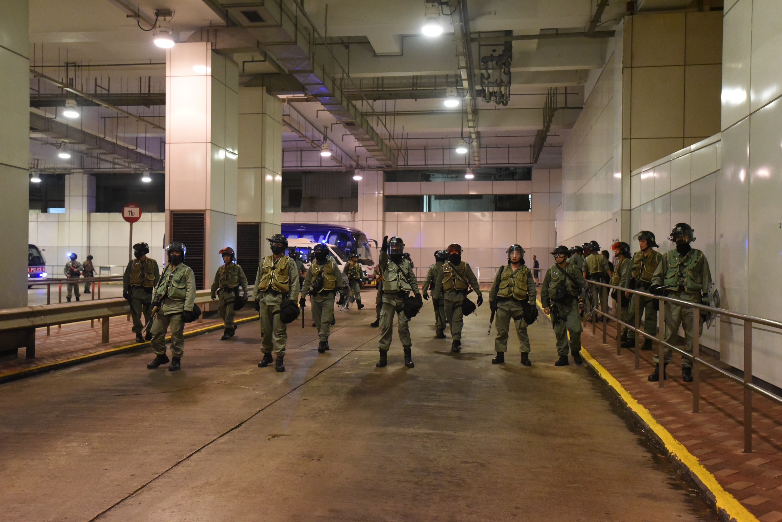 10月6日全港多區爆發示威衝突,警方拘捕多人。 資料圖片