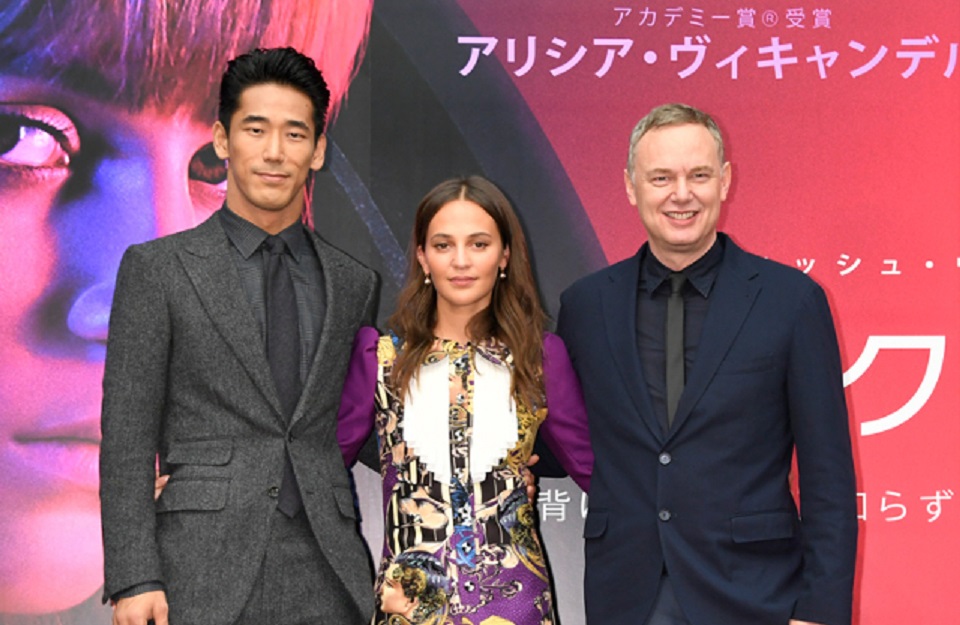 瑞典女星艾莉西亞(中)大晒流利日語。