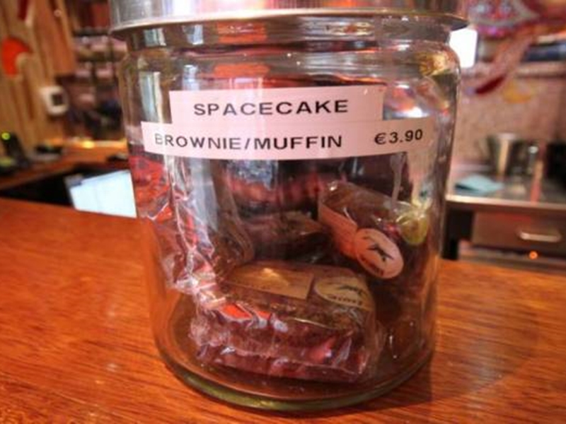 蛋糕被送往化驗,發現含有大麻。 示意圖