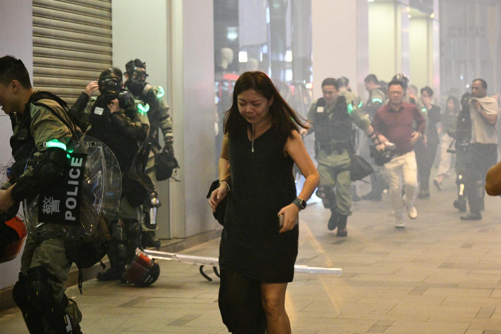 部分市民並無面具或口罩。