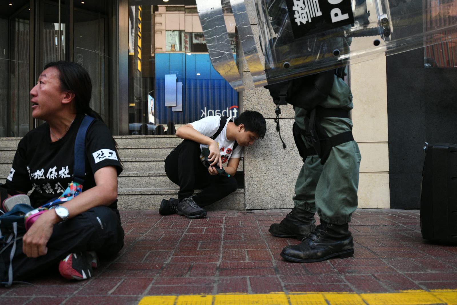 警方銅鑼灣制服多人