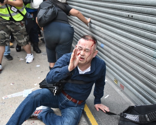 【大三罷】示威者彌敦道堵路 日遊客途經影相誤為內地人被「私了」