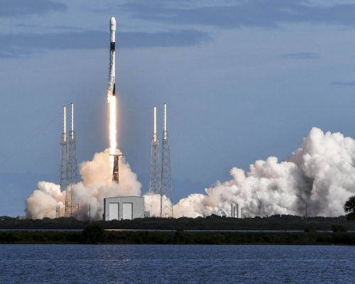 美國SpaceX發射60枚衞星 為全球提供高速互聯網服務