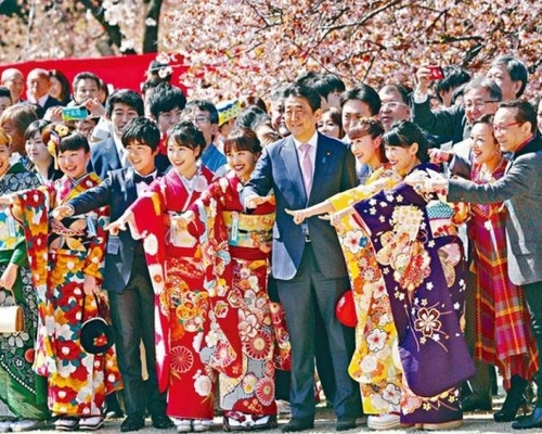 安倍晉三被指用公款慰勞支持者 明年賞櫻會宣佈取消