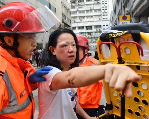 【大三罷】女子英皇道被指影大頭相捱打 手機遭丟溝渠