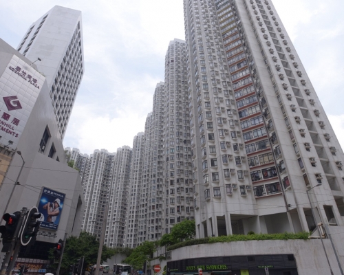 康怡花園兩房900萬沽
