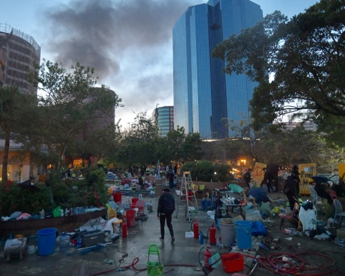 【修例風波】理大校長滕錦光：警保證若校內人士不使用武力 警方亦停用武力