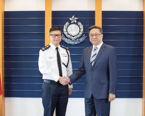 鄧炳強今上任 警fb發文感謝盧偉聰付出及貢獻