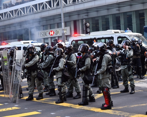 【修例風波】男廚師涉襲警押下月審 辯方不滿案件進度緩慢