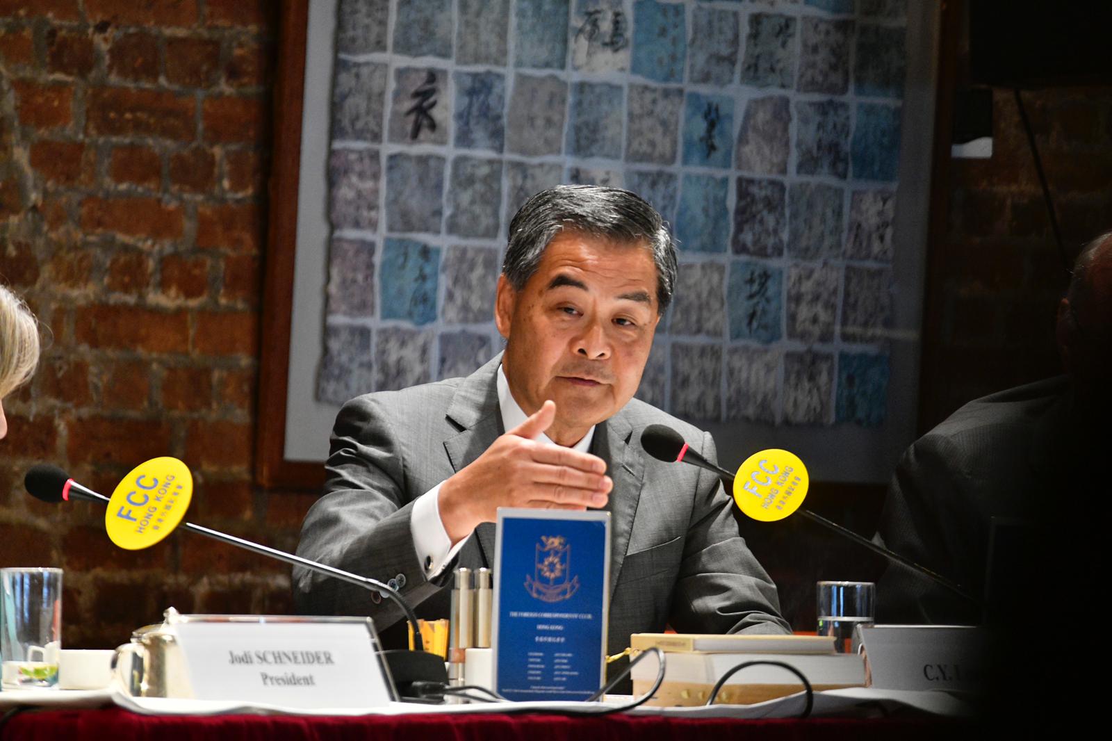 【區會選舉】指今次選舉屬高度政治化 梁振英:冀民主派和激進派勿不自量力