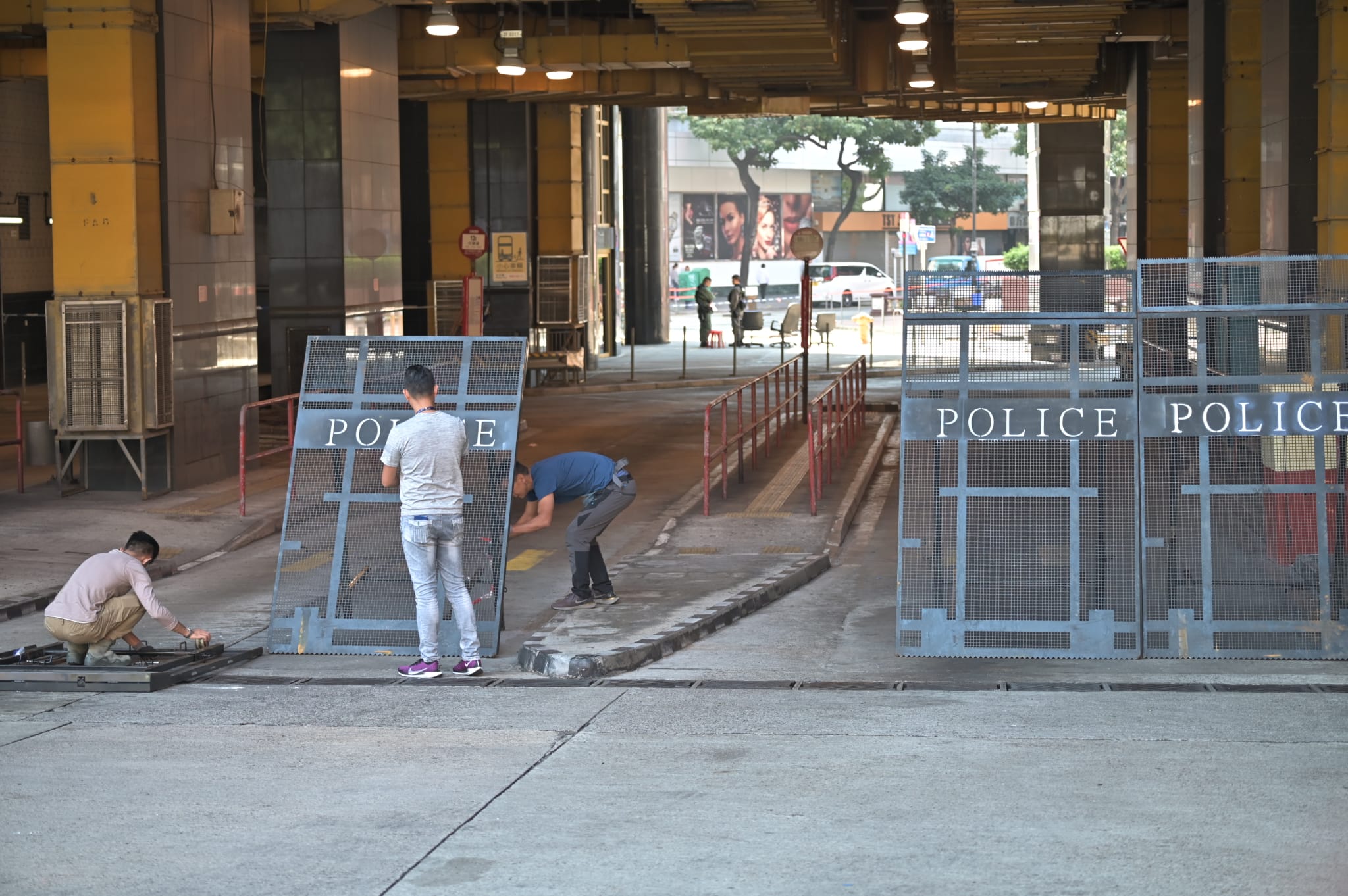 【修例風波】警解封校園附近道路通車 理大只准授權人士進入