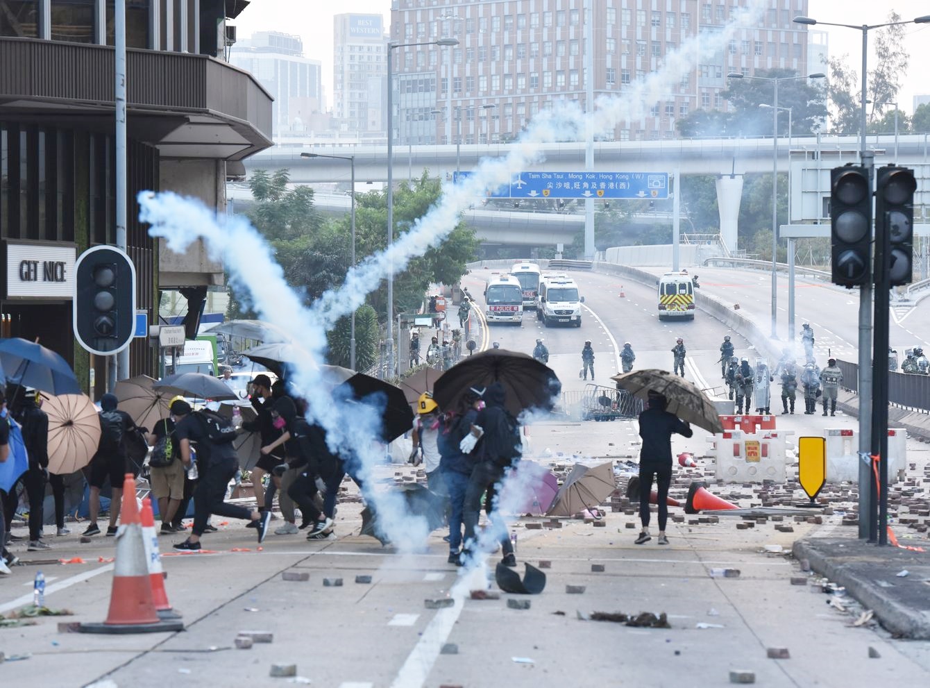 民權觀察指,警方已配備催淚彈、海綿彈等武器。資料圖片