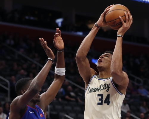 【NBA】字母哥三分大躍進 率公鹿大勝活塞