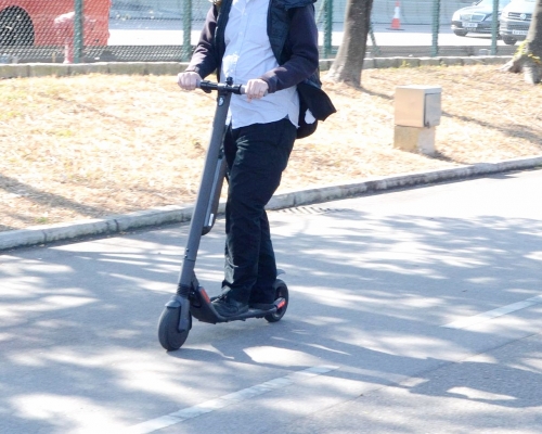 新加坡交通部接納諮詢小組建議 駕電動滑板車需考筆試